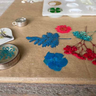 Workshops Friesland Creatief MadeByFem epoxy giethars me-time ontspannen vriendinnenavond droogbloemen