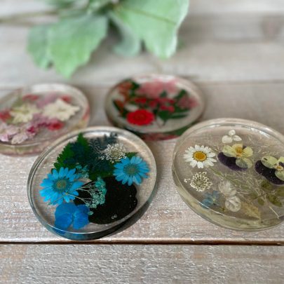 Workshops Friesland Creatief MadeByFem epoxy giethars onderzetters me-time ontspannen vriendinnenavond