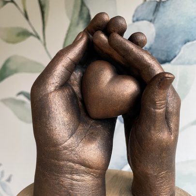 Bodycasting Friesland ByFem Tastbare herinnering Liefde Love 3D Huwelijk Lifecasting Afscheid Gips Rouw Nederland Drenthe Groningen Familie zusjes