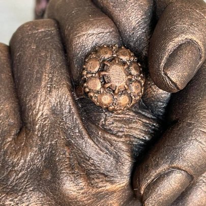 Bodycasting Friesland ByFem 3d beeld handbeeld liefde love Groningen gips Drenthe Flevoland Gelderland gips voor altijd samen details mama dochter houden van