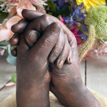 Bodycasting Friesland ByFem Liefde Love Zwanger Afscheid Rouw ouders Lifecasting Maak Tastbare herinnering moeder en zoon voor altijd samen ziekte Nederland Drenthe Groningen mama