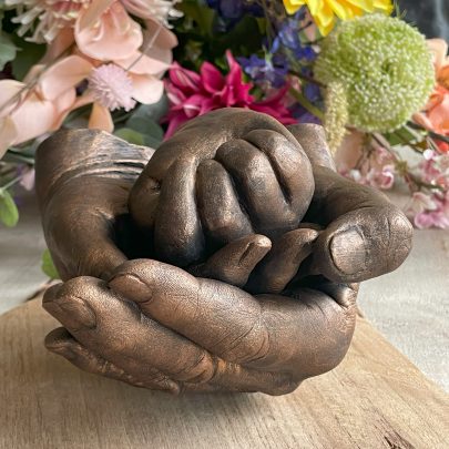 Bodycasting Friesland ByFem Liefde Love Zwanger Afscheid Rouw ouders Lifecasting Maak Tastbare herinnering voor altijd samen ziekte Nederland Drenthe Groningen moeder en zoon mama